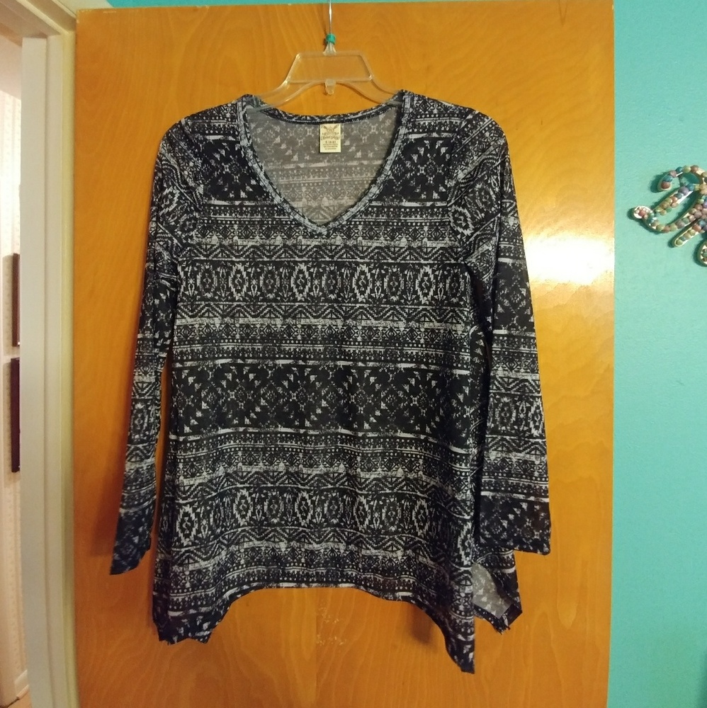 Black and white ladies top